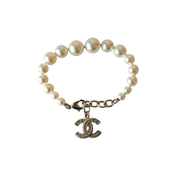 Chanel Crystal Strass Resin CC Pendant Pearl Bracelet Gold - Picture 1 of 2